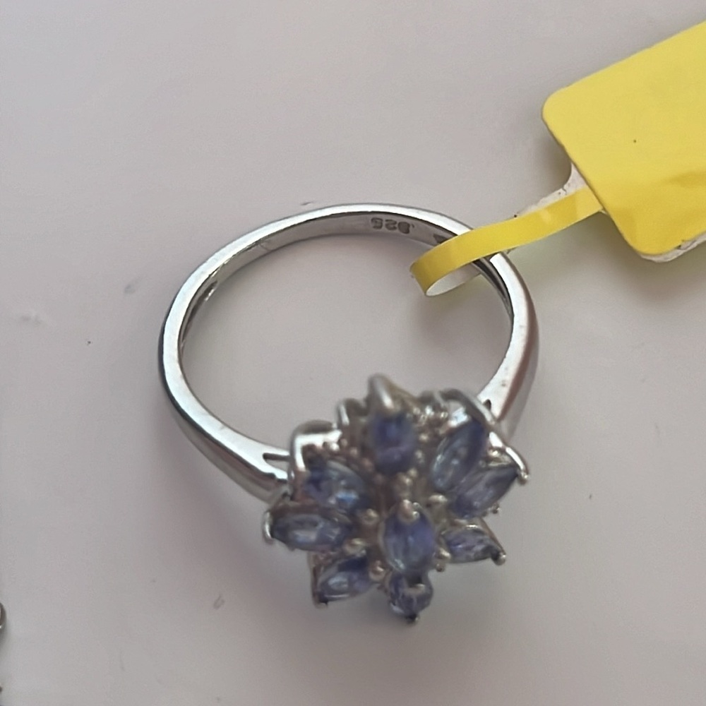 Jewelry set. Ring size 6, 18” necklace, and earrings. 925 silver. - Picture 6 of 8